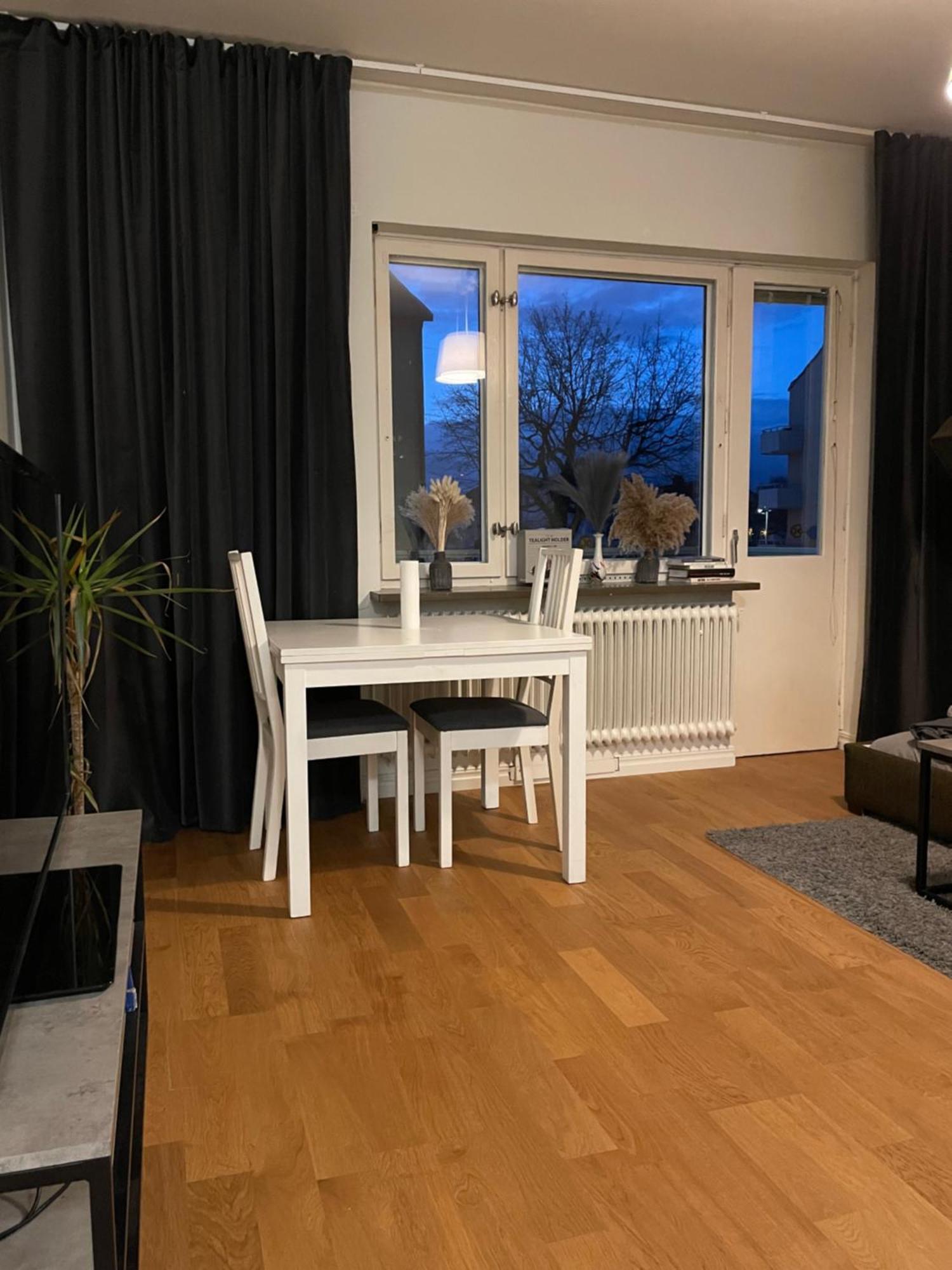 Fin Laegenhet Naera Centrum Örebro Exteriér fotografie